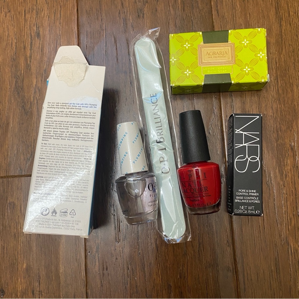 OPI Nail Bundle - Picture 2 of 3